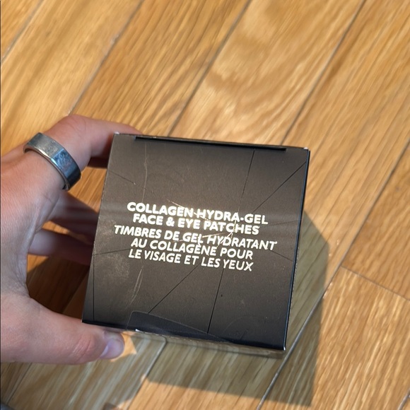 Peter Thomas Roth Black and White Skincare Box - Picture 3 of 5